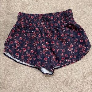 Old Navy Women’s athletic shorts Floral Navy Pattern size Large